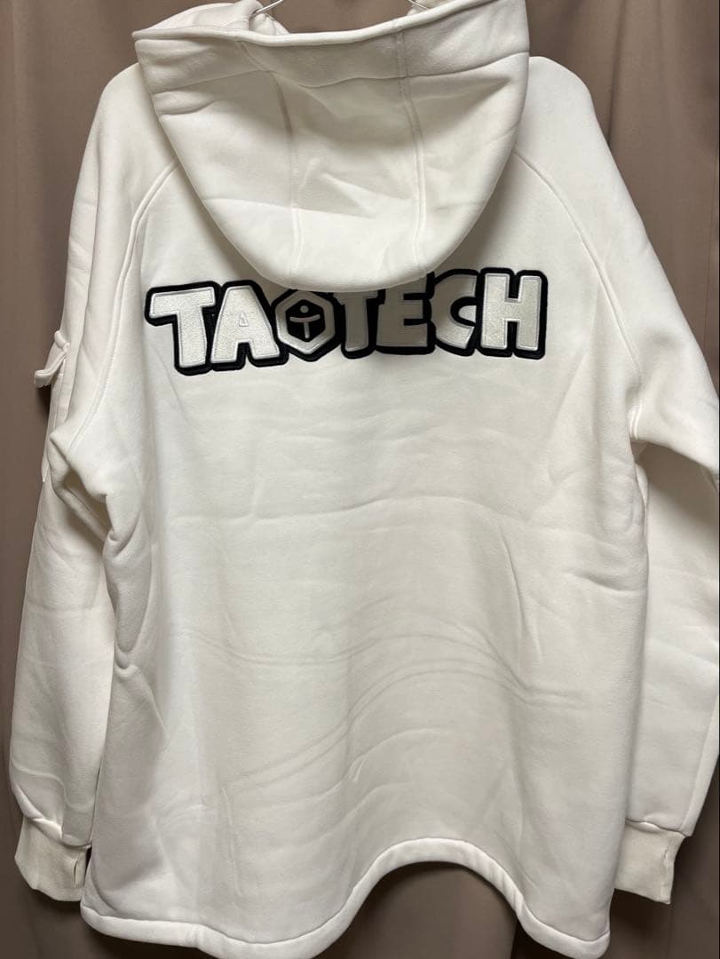 TAOTECH(タオテック)ブラックベストとホワイトフーディセット　スノボウェア