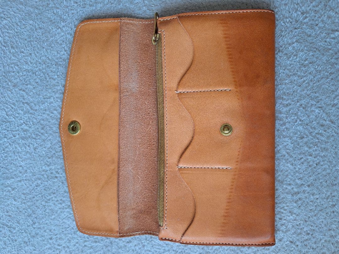 イルビゾンテ　ヌメ革　長財布