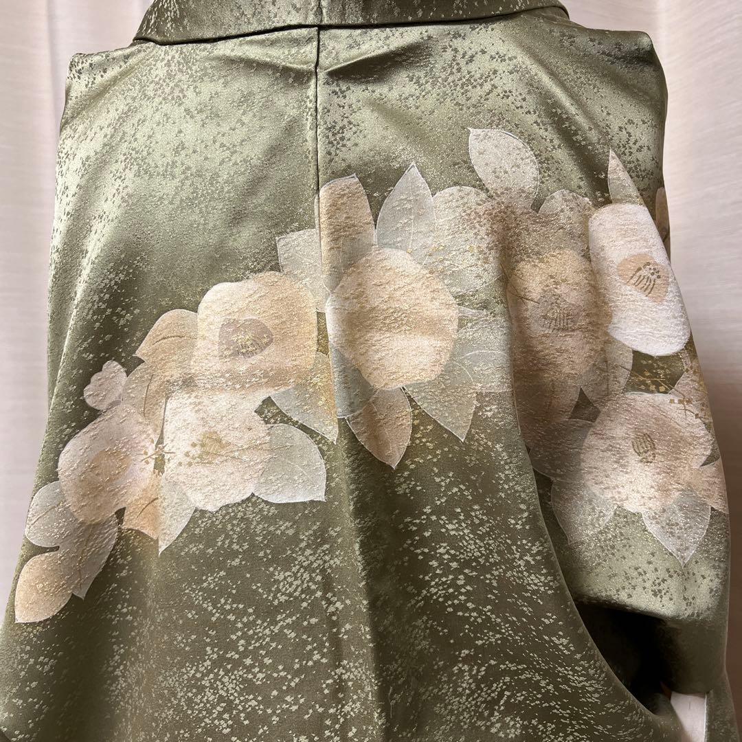 満開の金彩椿と葉模様 煌めく山葵色の訪問着