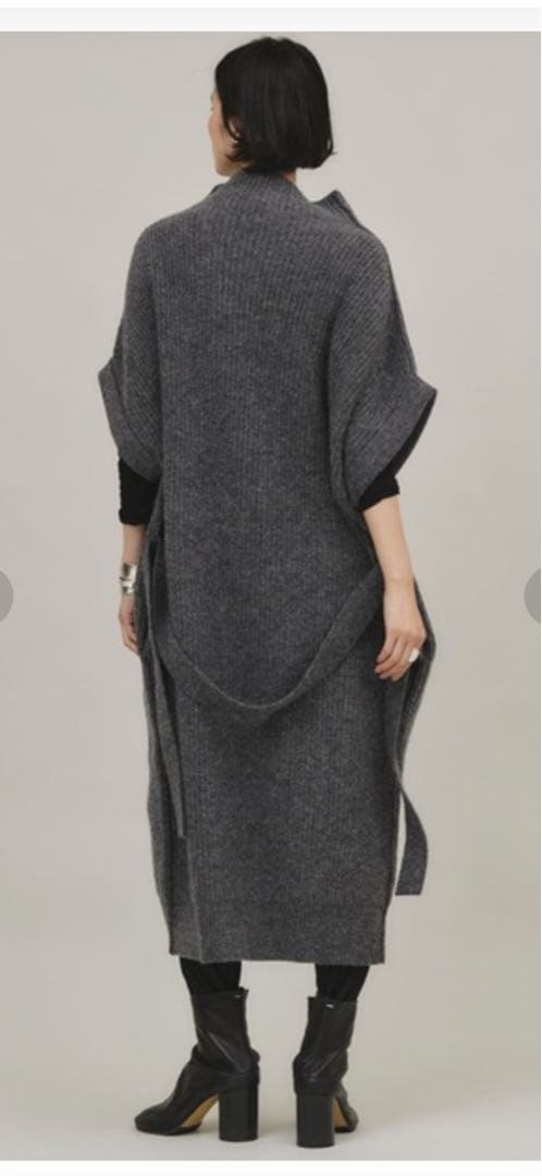 カレンソロジー　ロングベスト　新品タグ付き　グレー