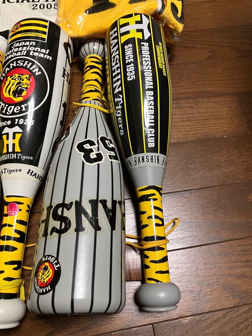 阪神タイガース　応援グッズ　ユニフォーム　キャップ　バット　タオル　パペット