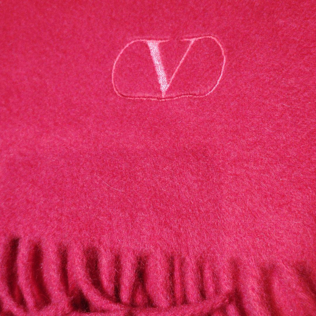 新品バレンチノ 赤色 V ロゴ フリンジ付きマフラー定価46480円