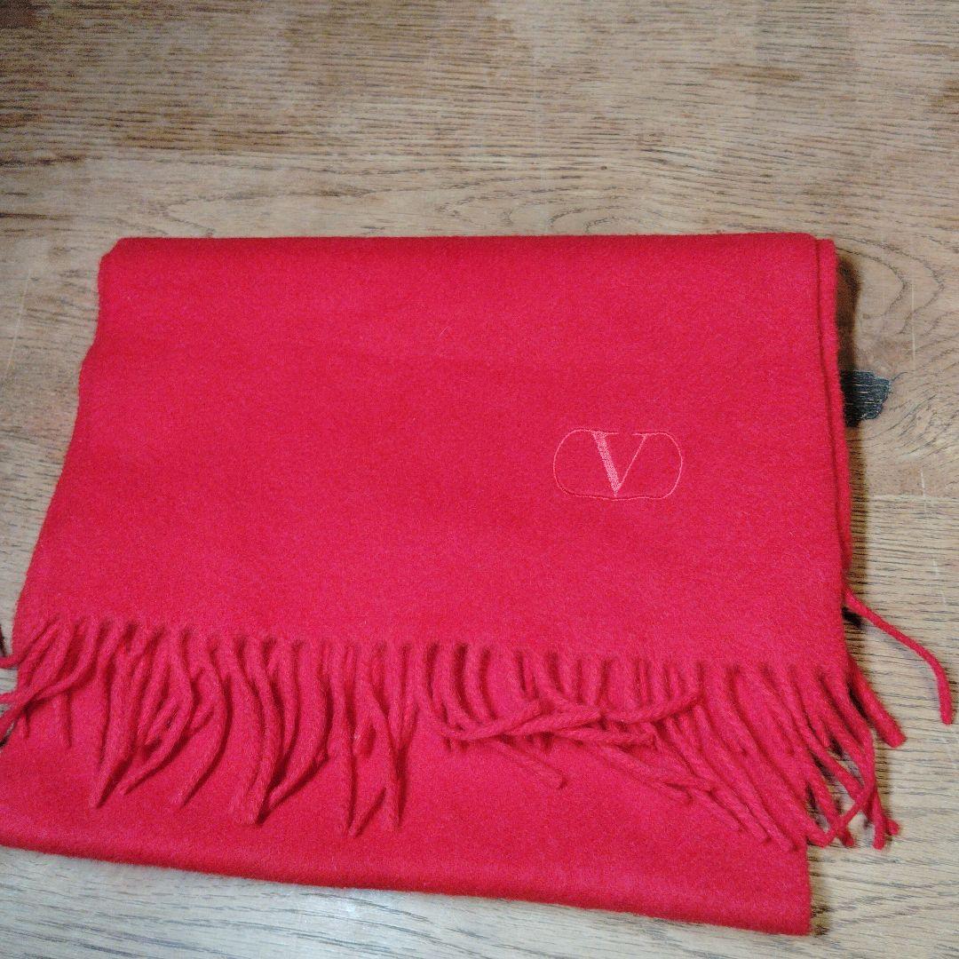 新品バレンチノ 赤色 V ロゴ フリンジ付きマフラー定価46480円