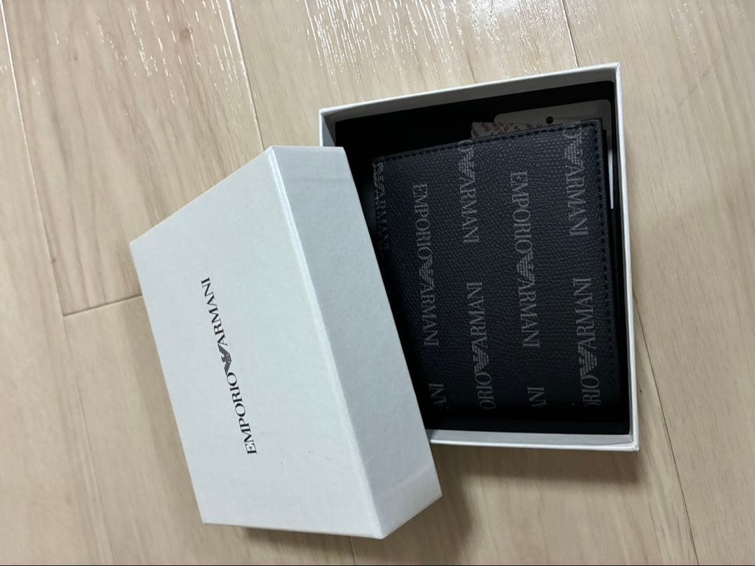 EMPORIO ARMANI 二つ折り財布 ブラック　新品未使用