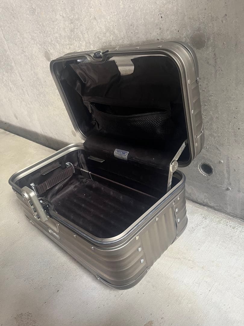 M*I様 リモワ トパーズ　チタニウム　ビューティケース rimowa