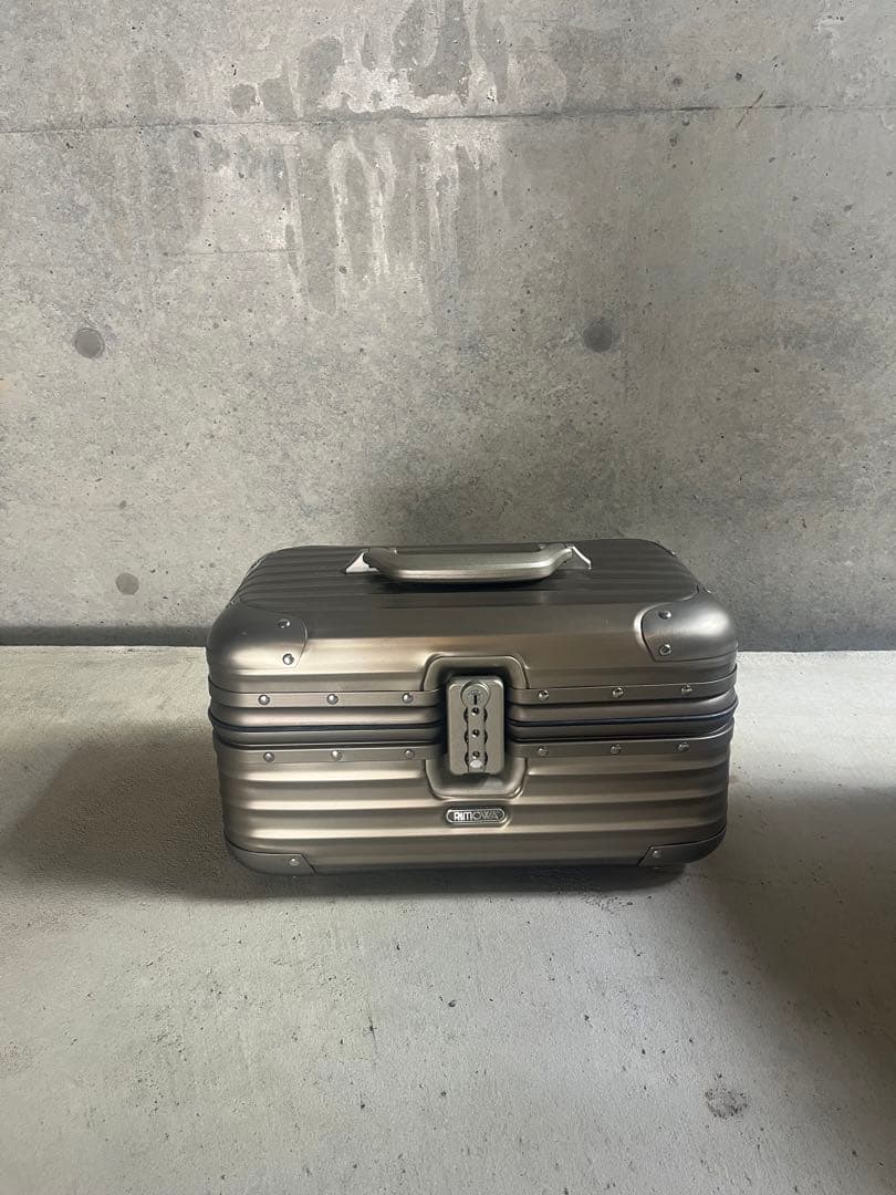 M*I様 リモワ トパーズ　チタニウム　ビューティケース rimowa