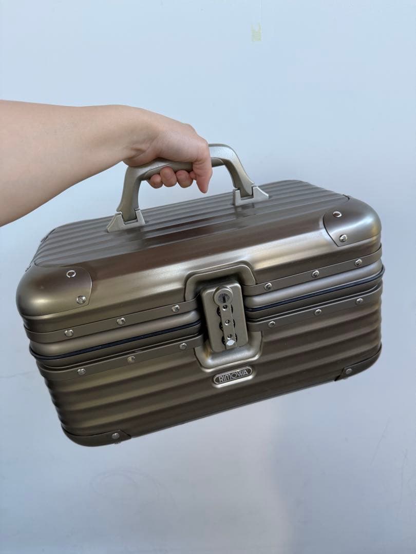 M*I様 リモワ トパーズ　チタニウム　ビューティケース rimowa