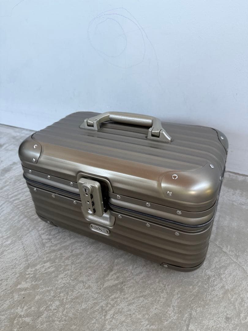 M*I様 リモワ トパーズ　チタニウム　ビューティケース rimowa
