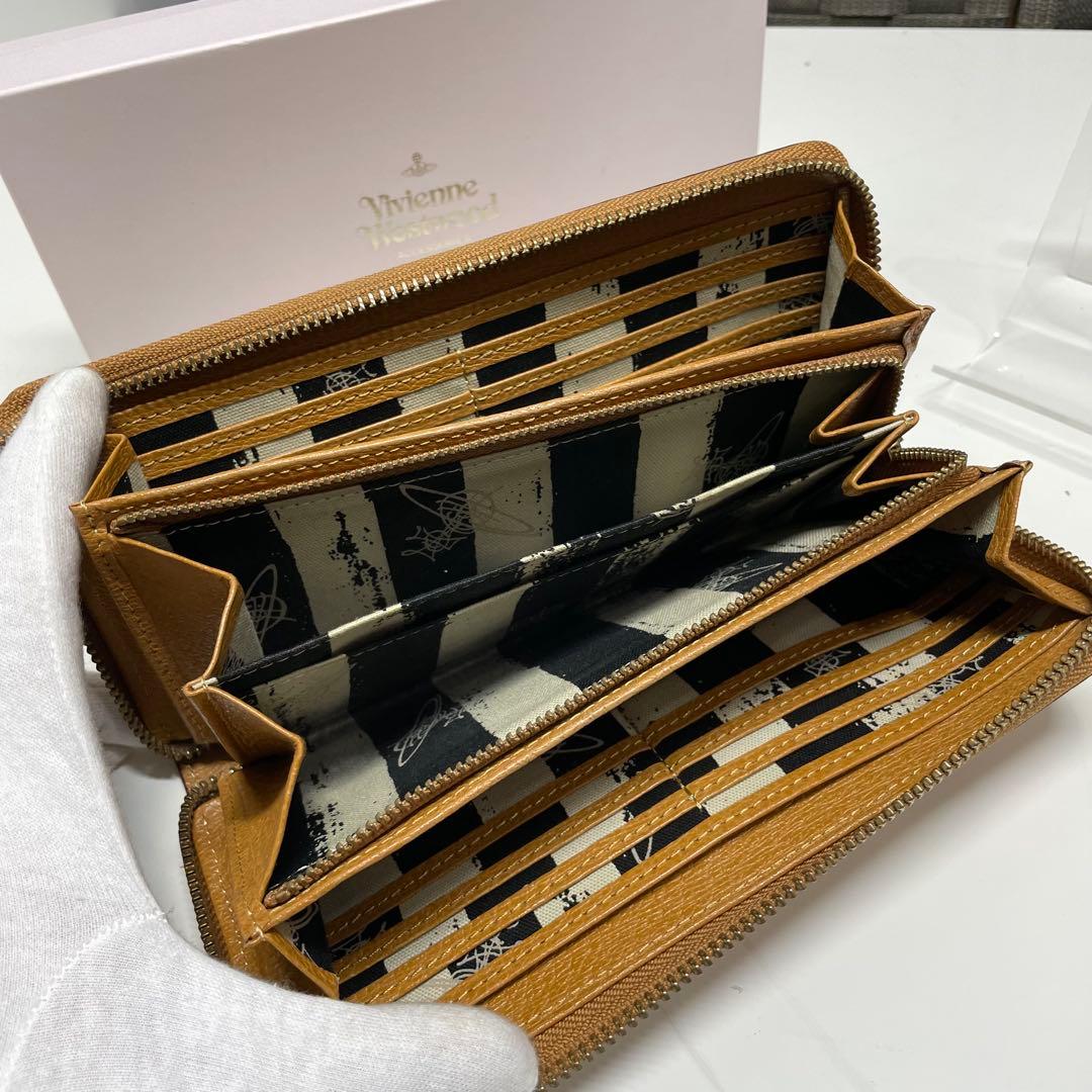 茶*丸様 Vivienne Westwood ベージュ 長財布