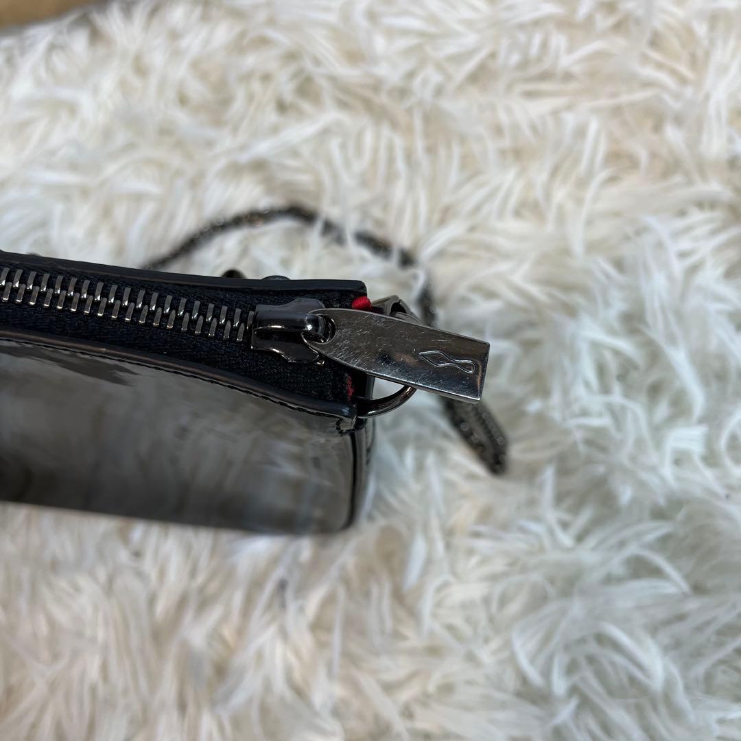 クリスチャンルブタン　チェーンショルダーバッグ　黒　エナメル　花柄