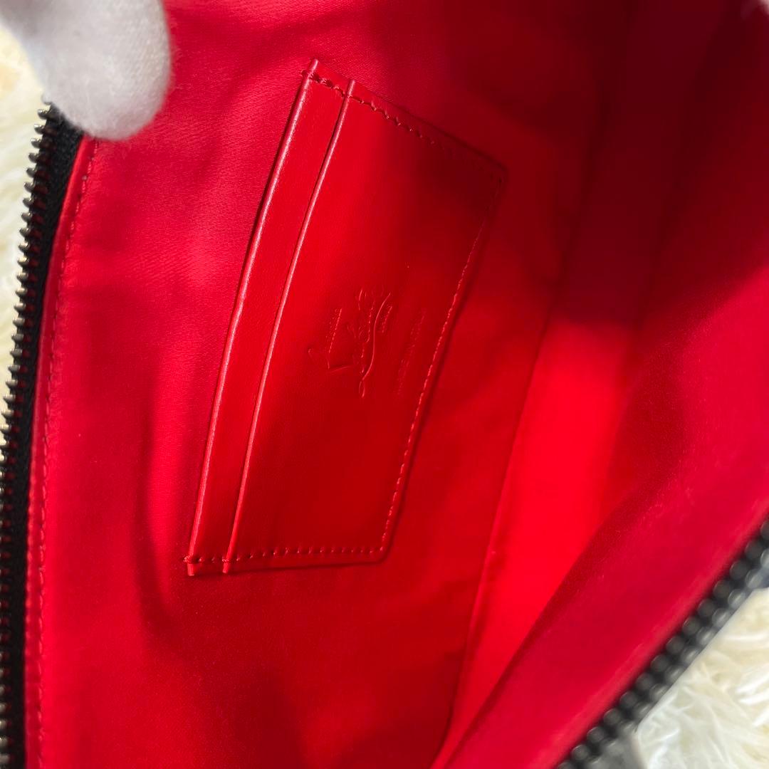 クリスチャンルブタン　チェーンショルダーバッグ　黒　エナメル　花柄