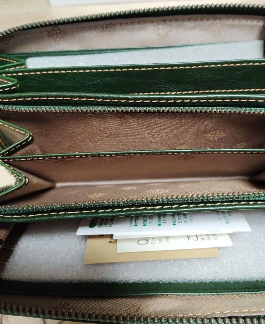 Dakotaダコタ リリーヴォ 長財布