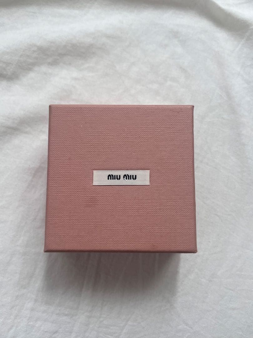 MIU MIU ピンク パテントレザー ヘアクリップ　箱付き