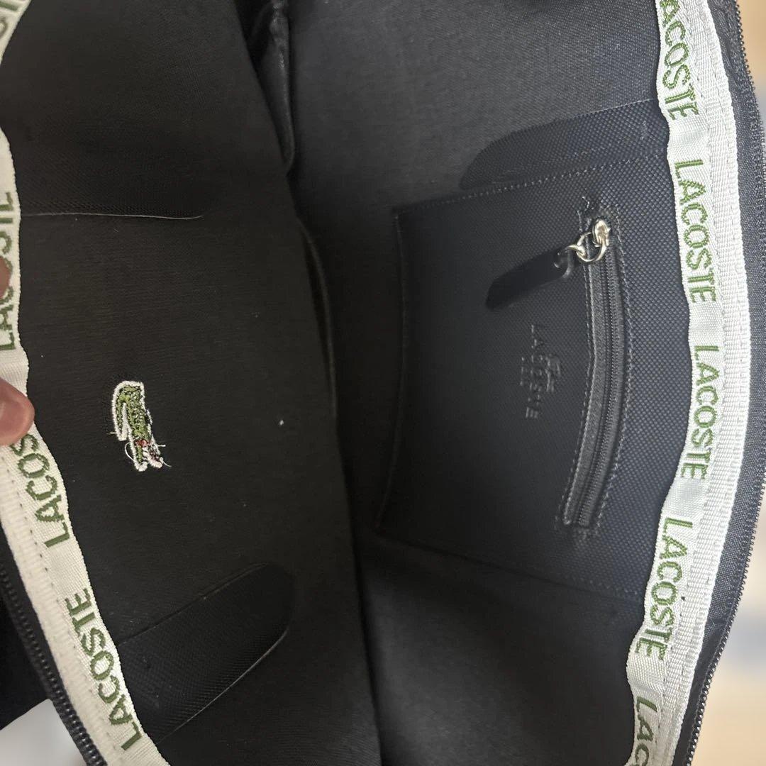 LACOSTE ブラック ショルダーバッグ