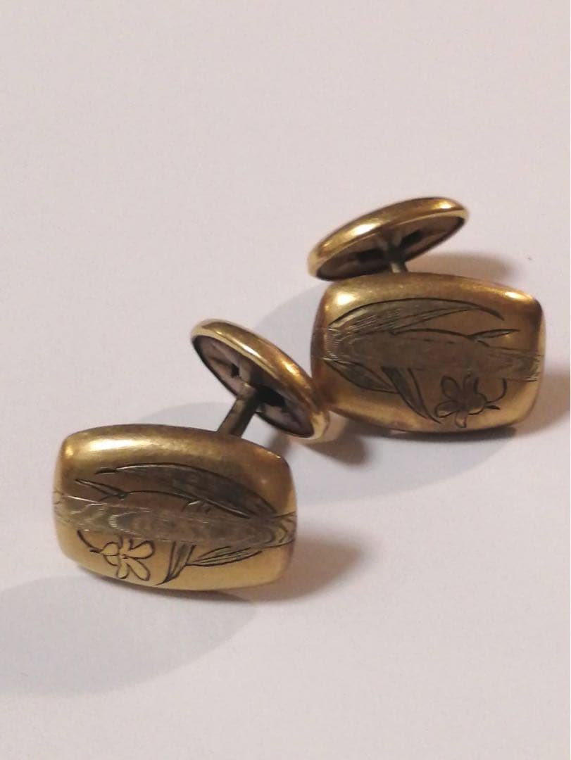 ゴールド 花と波の彫刻 カフリンクス
