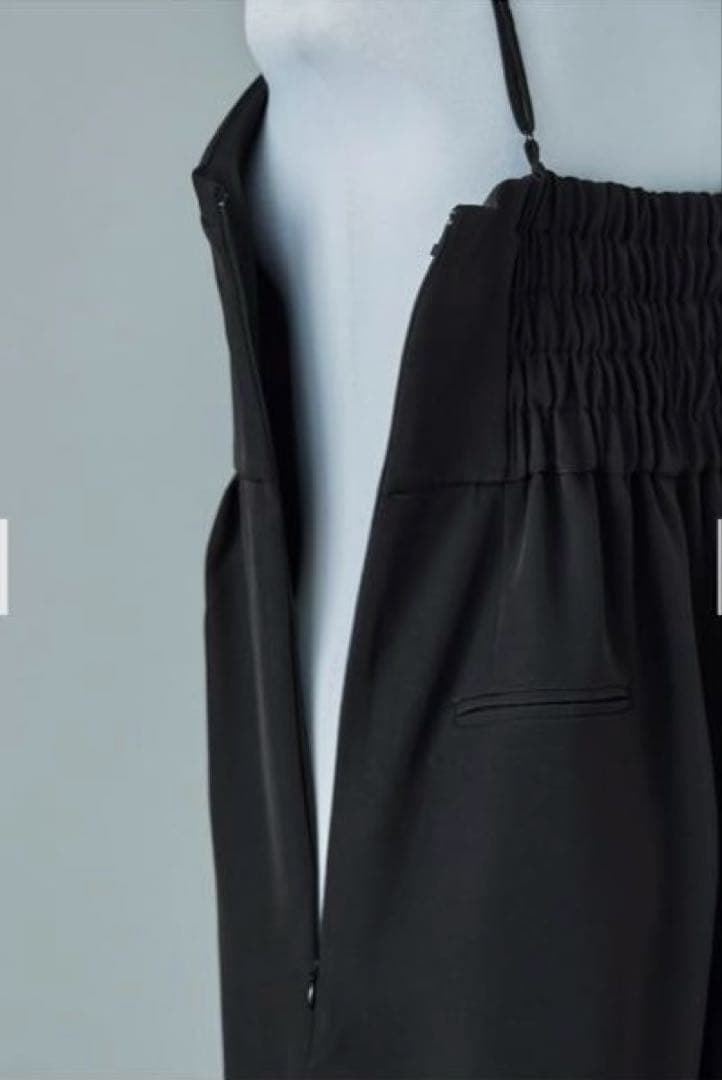 フリル付きベージュワイドレッグオールインワン