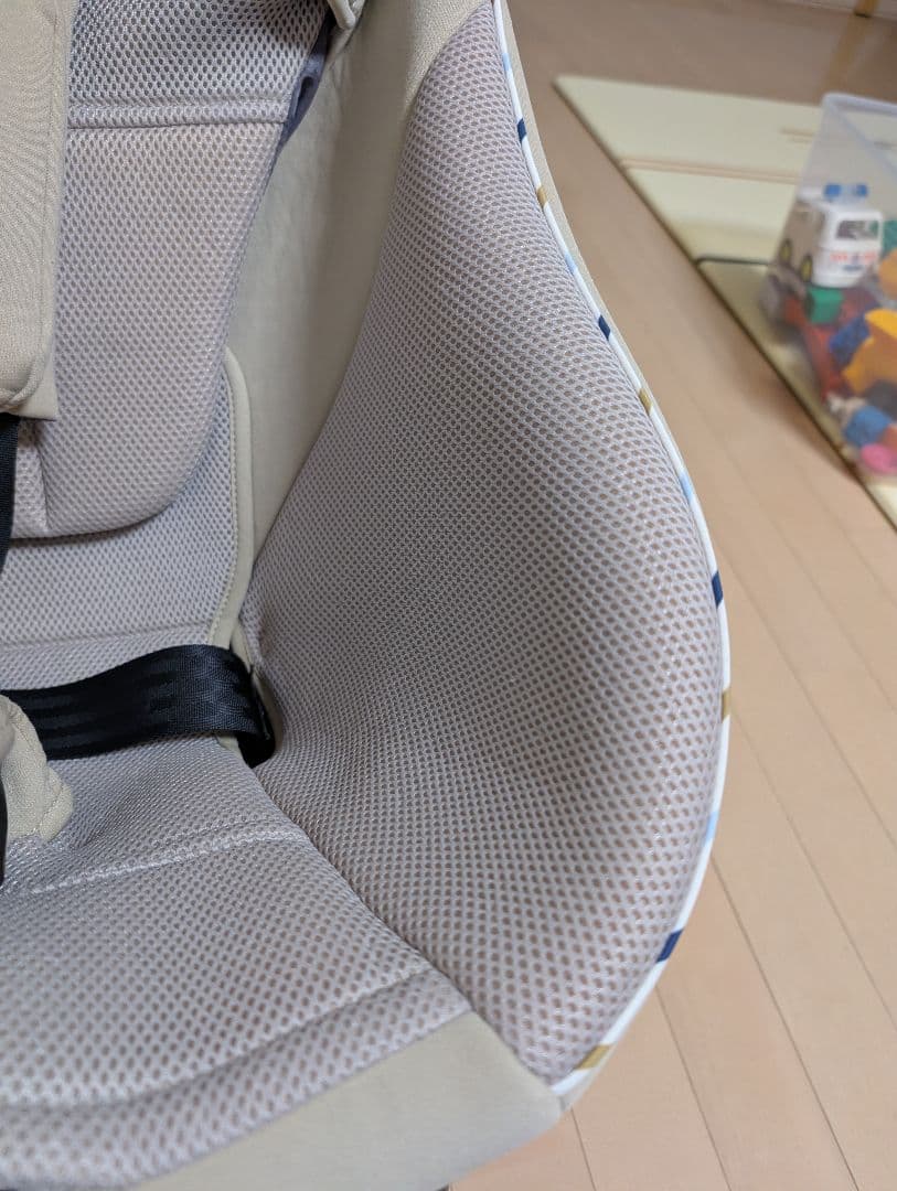 Combi クルムーヴスマート ベージュ　ISOFIX