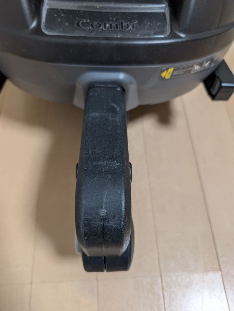 Combi クルムーヴスマート ベージュ　ISOFIX