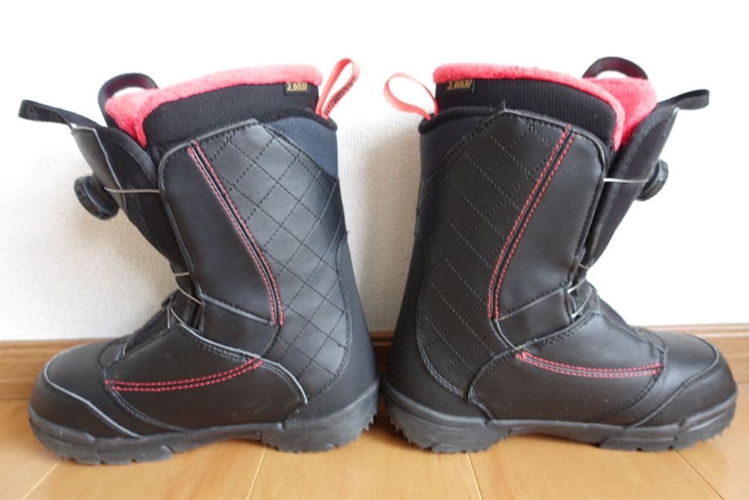 SALOMON 女性用スノーボードブーツ