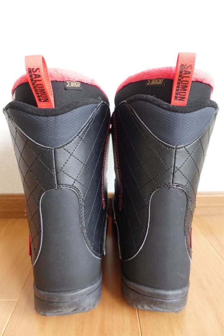 SALOMON 女性用スノーボードブーツ