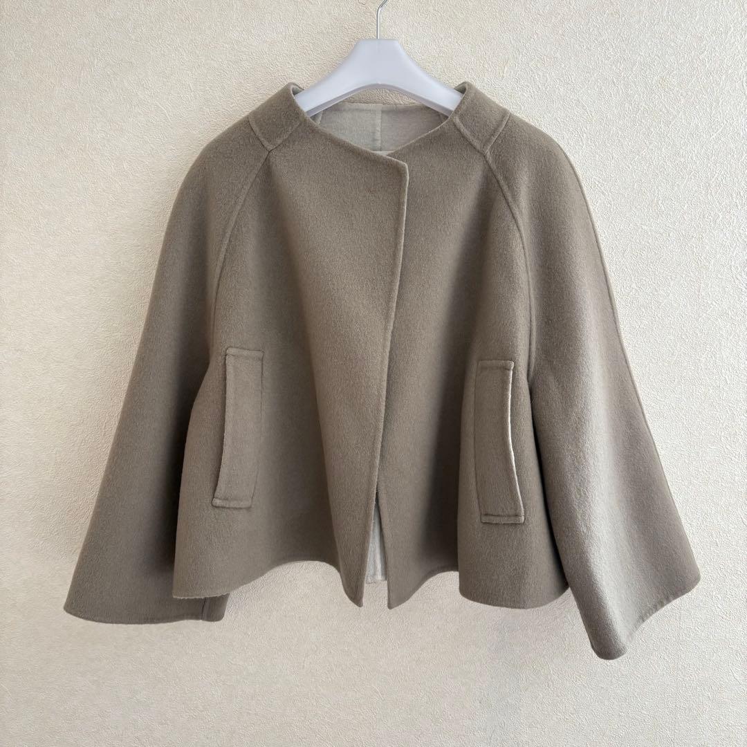 アドーア　カシミヤ　ウール　ノーカラー　ショート　コート