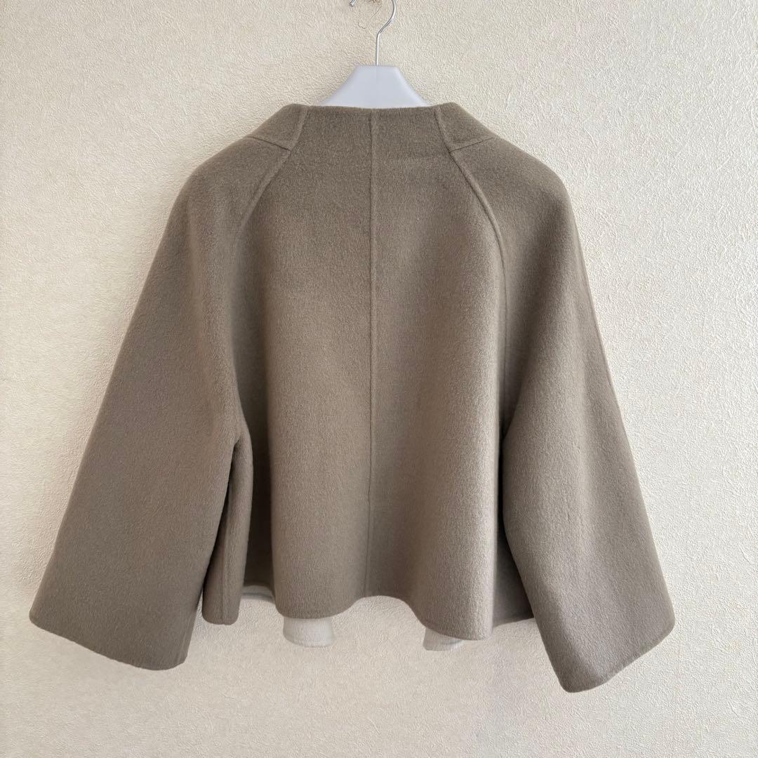 アドーア　カシミヤ　ウール　ノーカラー　ショート　コート