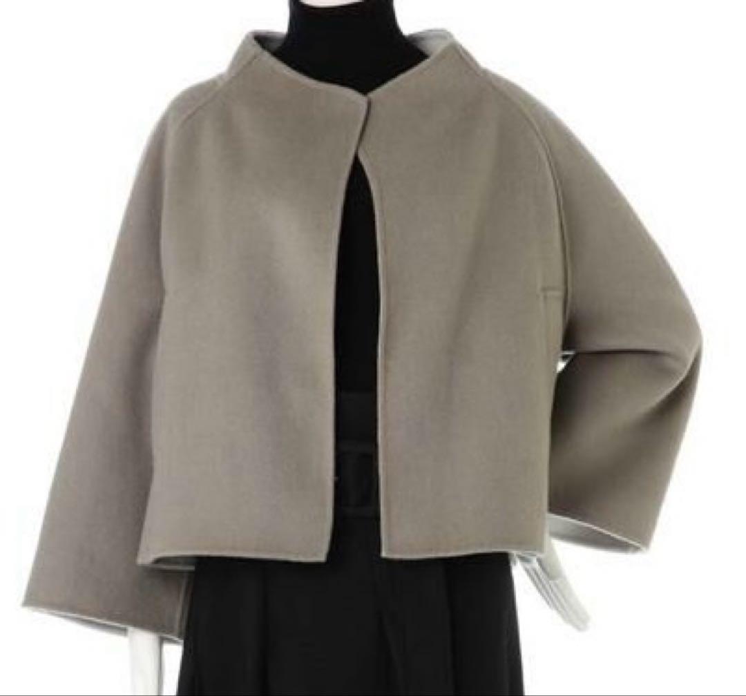 アドーア　カシミヤ　ウール　ノーカラー　ショート　コート