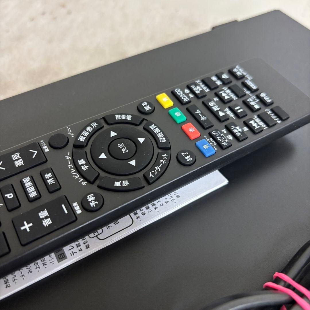 952ブルーレイレコーダー　シャープ　アクオス　2TB　3番組同時録画　送料無料
