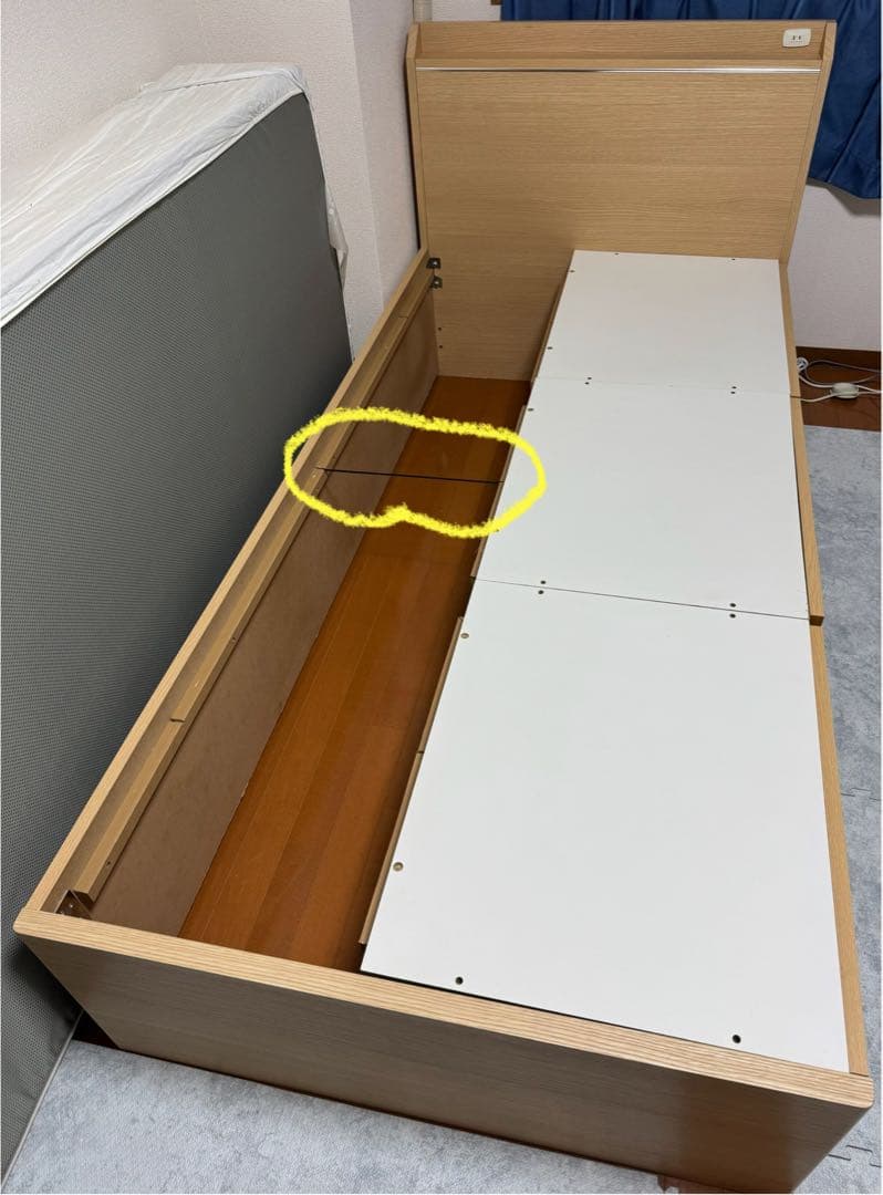 【引き取り希望】ニトリ　チェスト型シングルフレーム コンセント付