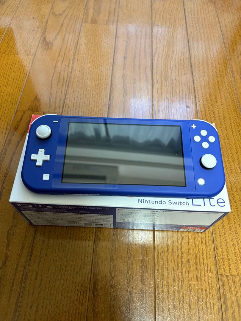 ニンテンドースイッチライト ブルー (充電器、箱付き)