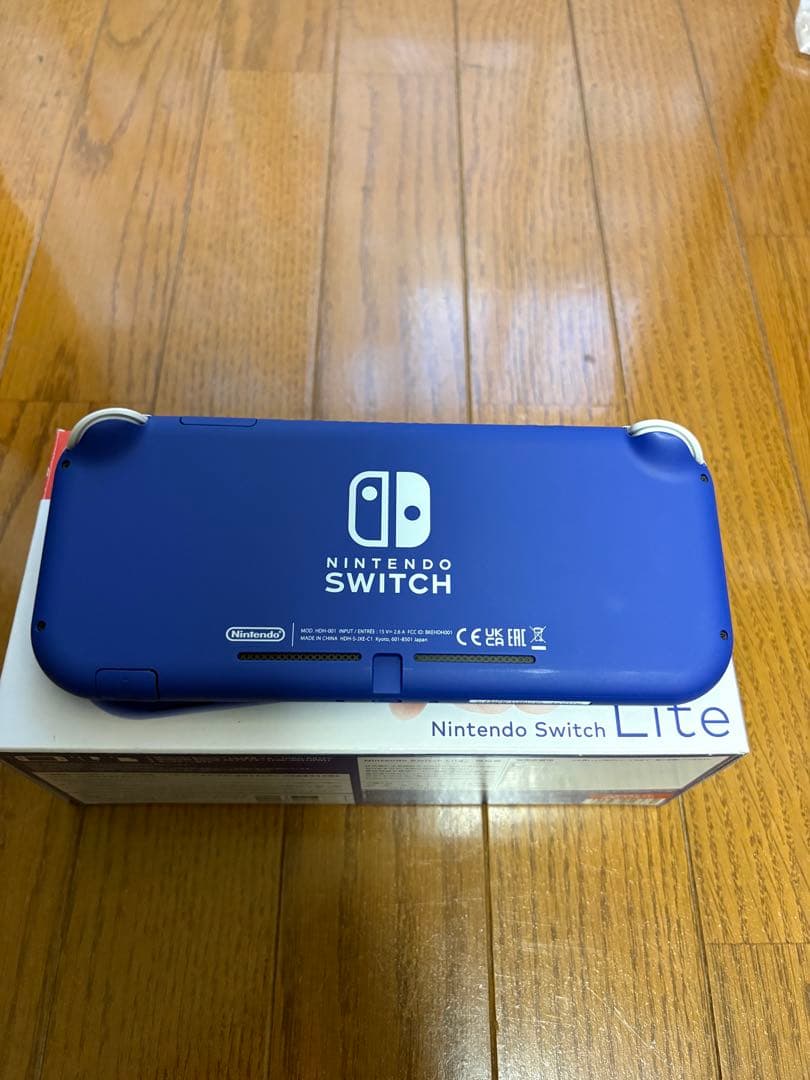 ニンテンドースイッチライト ブルー (充電器、箱付き)