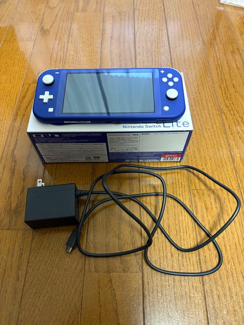 ニンテンドースイッチライト ブルー (充電器、箱付き)