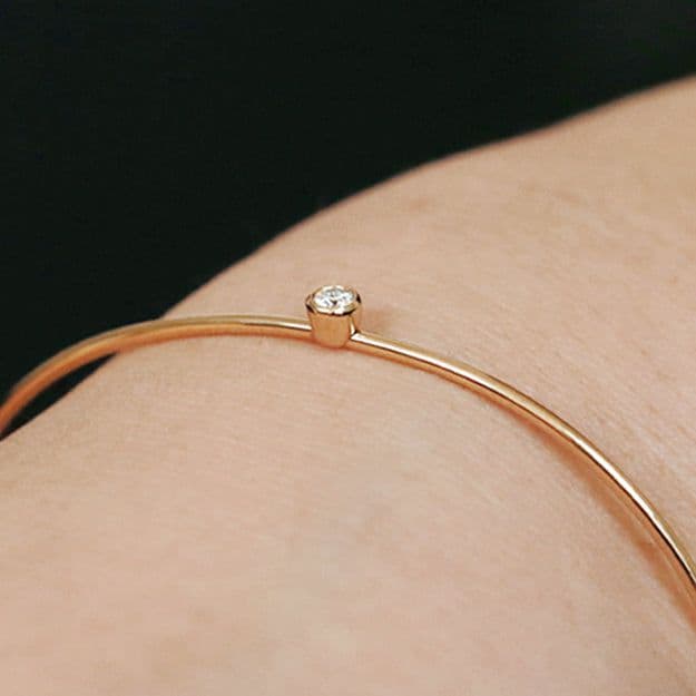 オレフィーチェ　ヌード バングル　18kYG 一粒ダイヤ　最終価格　お値下げ不可