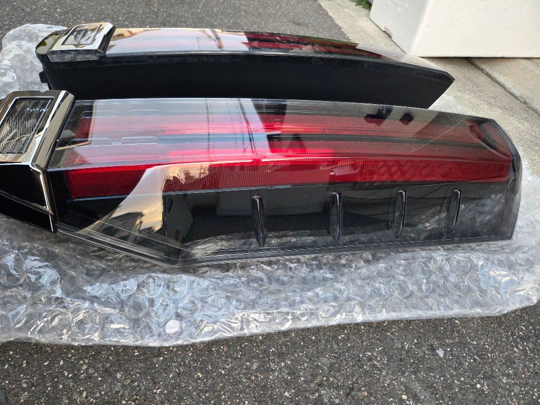 トヨタ　80系ノア後期　W×Blll テールランプ