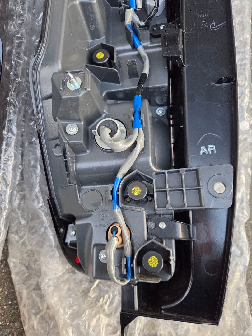 トヨタ　80系ノア後期　W×Blll テールランプ