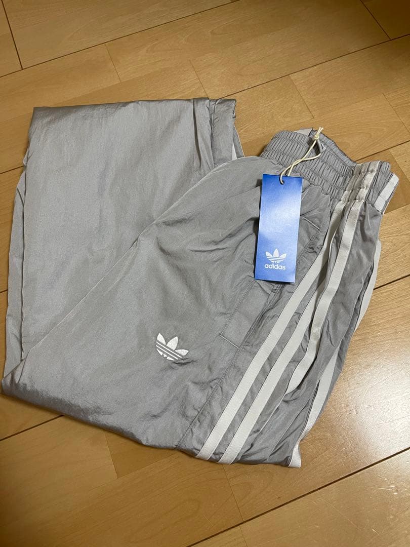 新品M】アディダス アディカラーチームガイスト　オーバーサイズ　トラックパンツ