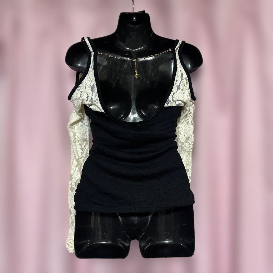 d.i.a レーススリーブ付きブラックトップス