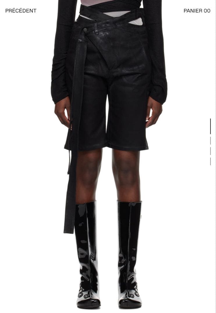 ブラックレザー風ハーフパンツ