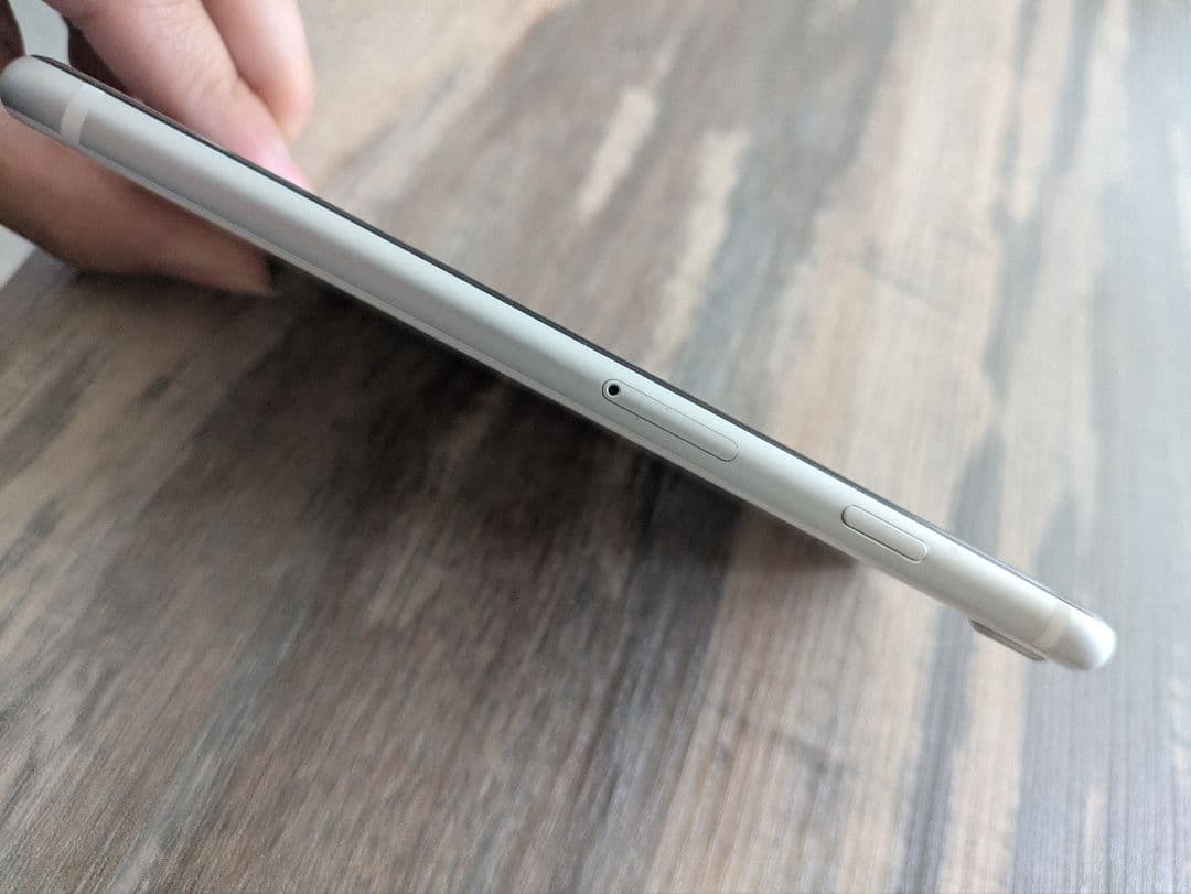 美品! Apple iPhone SE ホワイト 64GB シムフリー