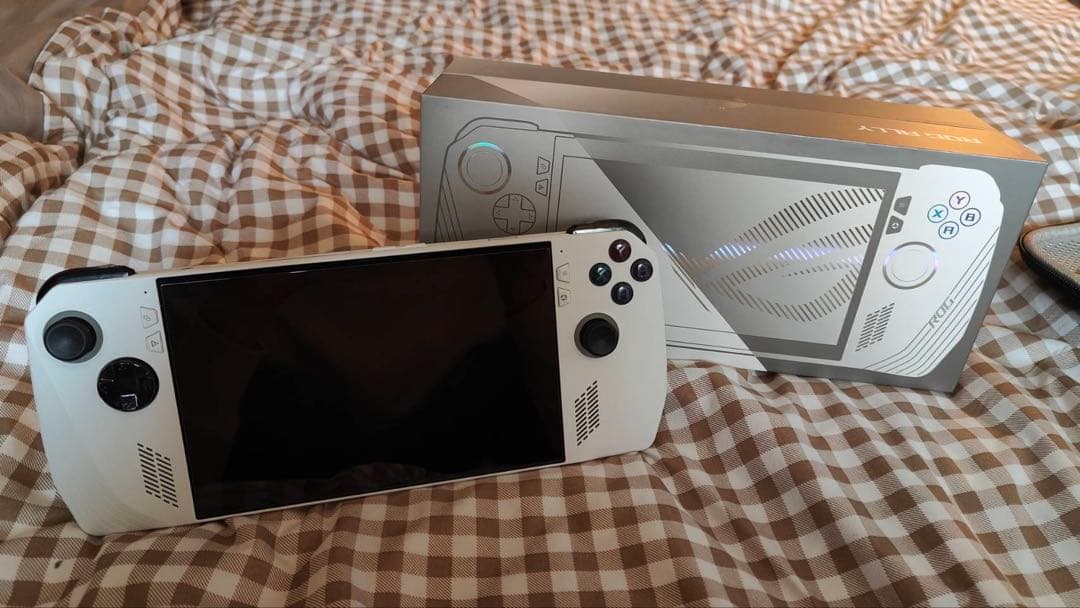 ROG Ally Z1 Extreme アクセサリー付き