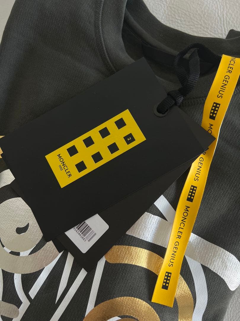 〈新品タグ付き〉モンクレール ジーニアス フ アニーフェイス トレーナー グレー