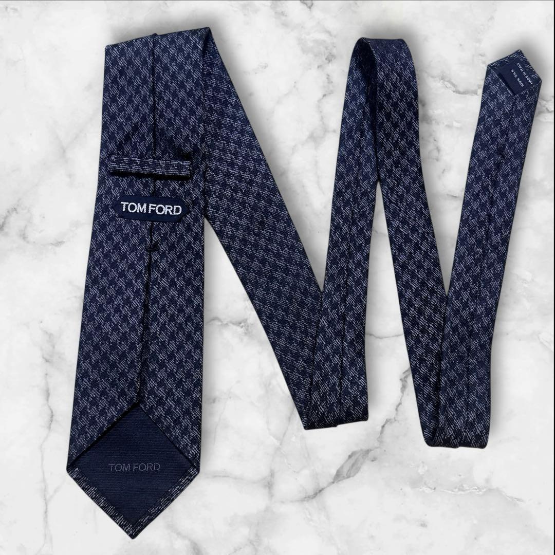 【未使用に近い】TOM FORD グレー　ブラック　千鳥格子　ネクタイ　シルク