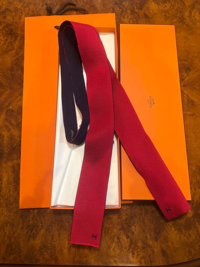 未使用　HERMES リバーシブル ネクタイ 赤・紺　カジュアル　エルメス　細身