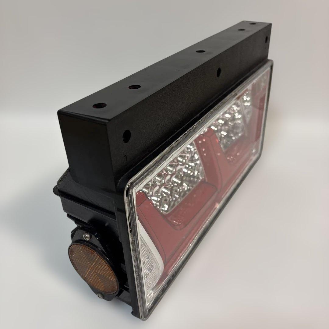 NO19 小糸　トラック用 4t 10t ノーマルタイプ（助手席側）左