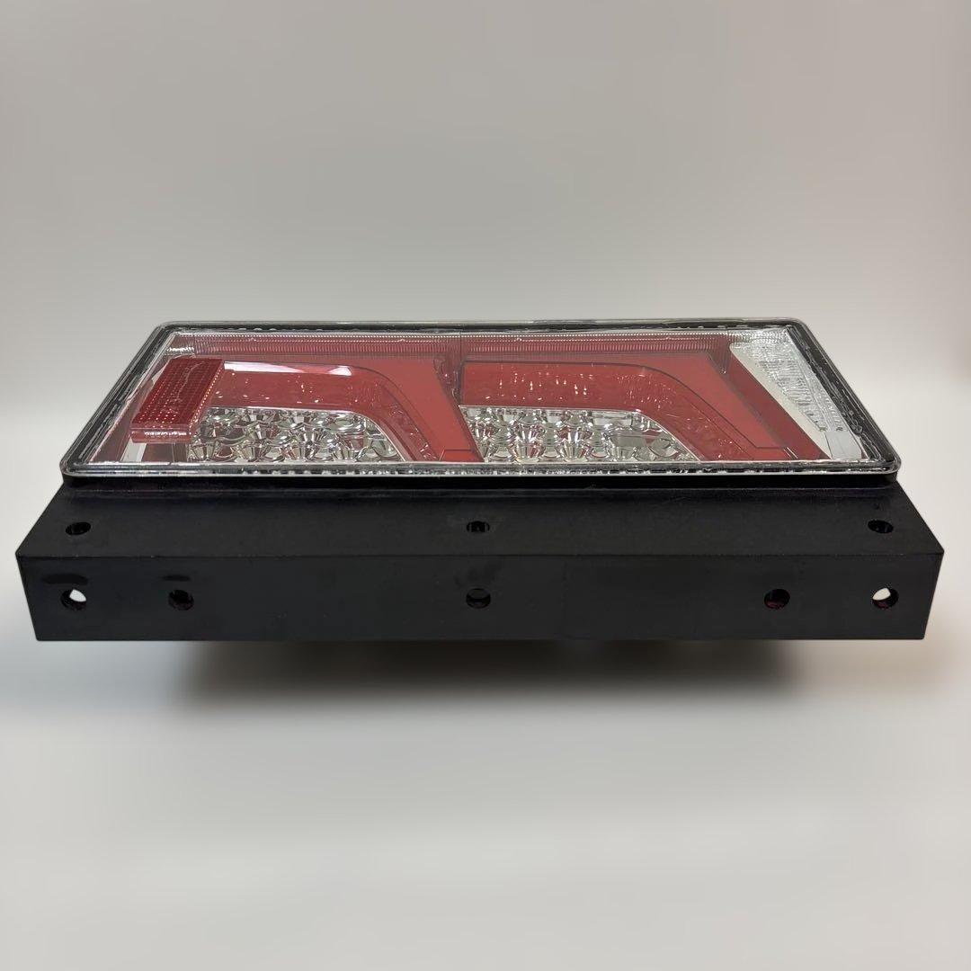 NO19 小糸　トラック用 4t 10t ノーマルタイプ（助手席側）左