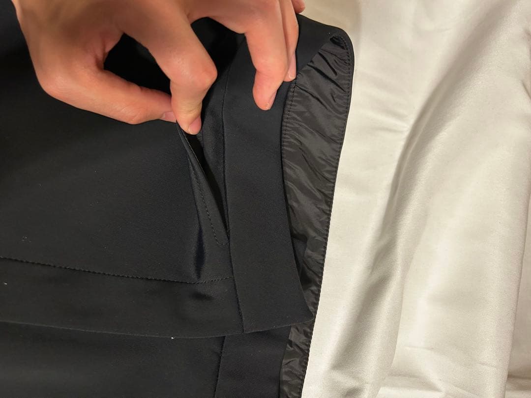 PRADA ジップ ナイロン フレアパンツ