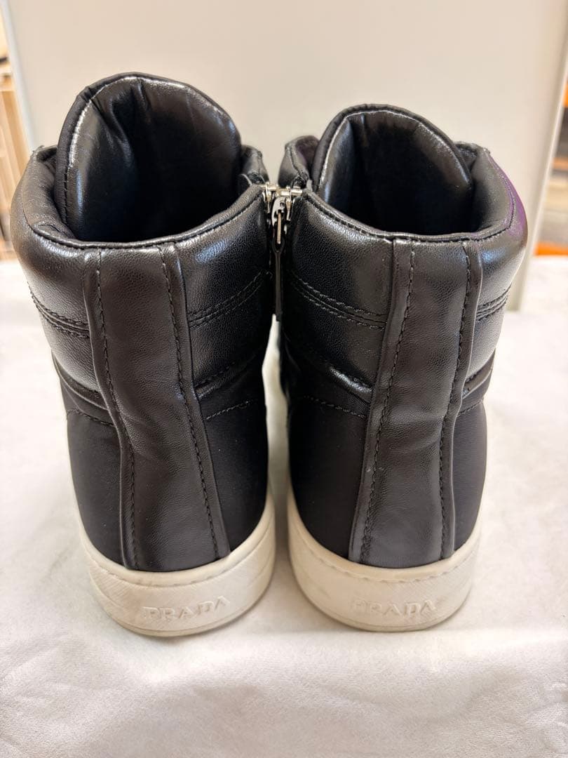 PRADA ブラック ハイカットスニーカー