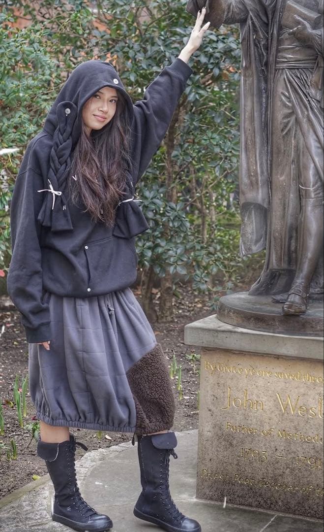 venicew Living hoodie/チェオン着用