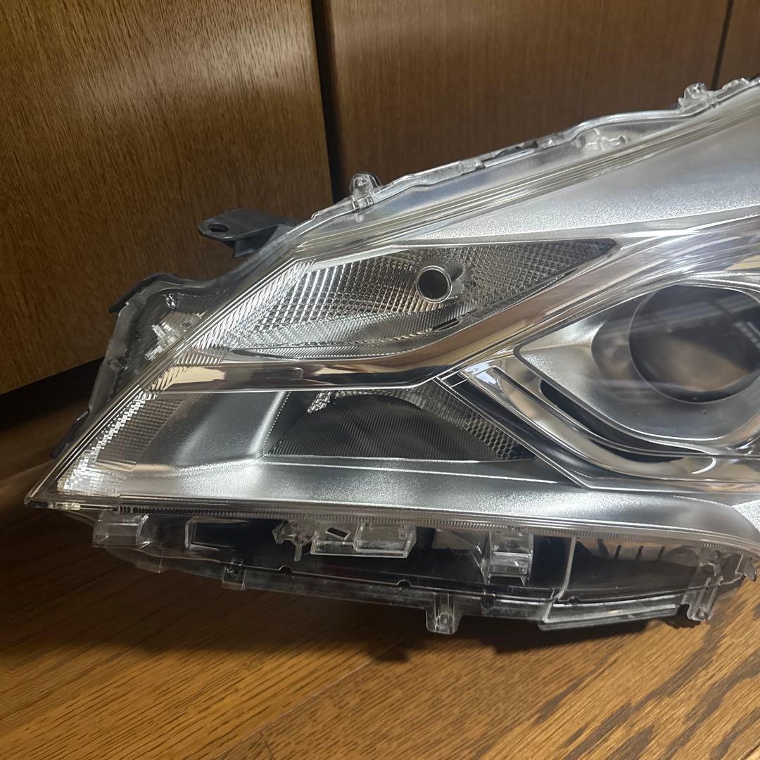 ヴィッツ 左 ヘッドライト ハイブリッド