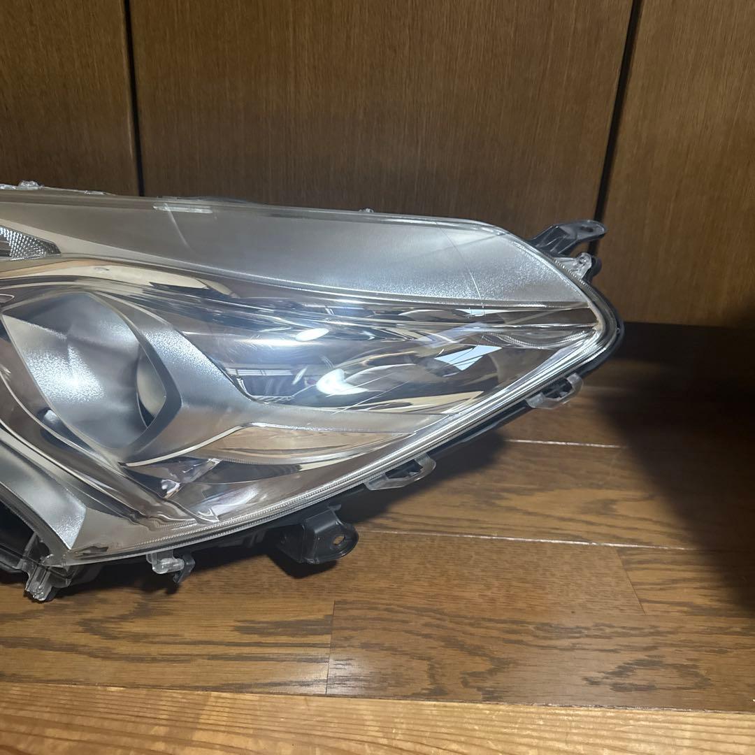 ヴィッツ 左 ヘッドライト ハイブリッド